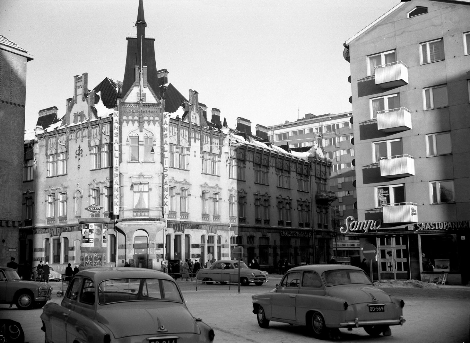 Koristeellinen rakennus Oulun keskustassa.