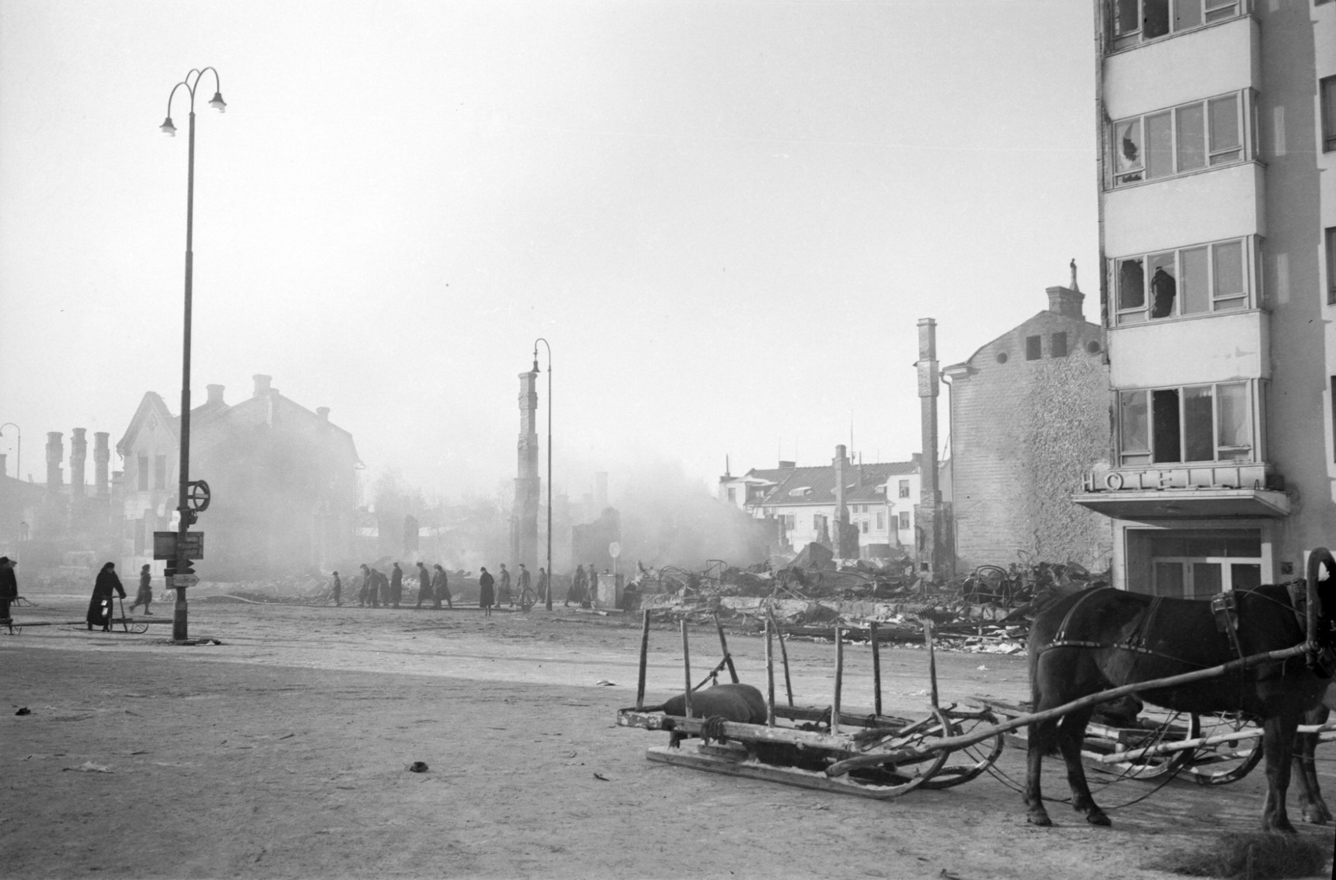 Raunioita Asemakadulla helmikuun lopussa vuonna 1944.