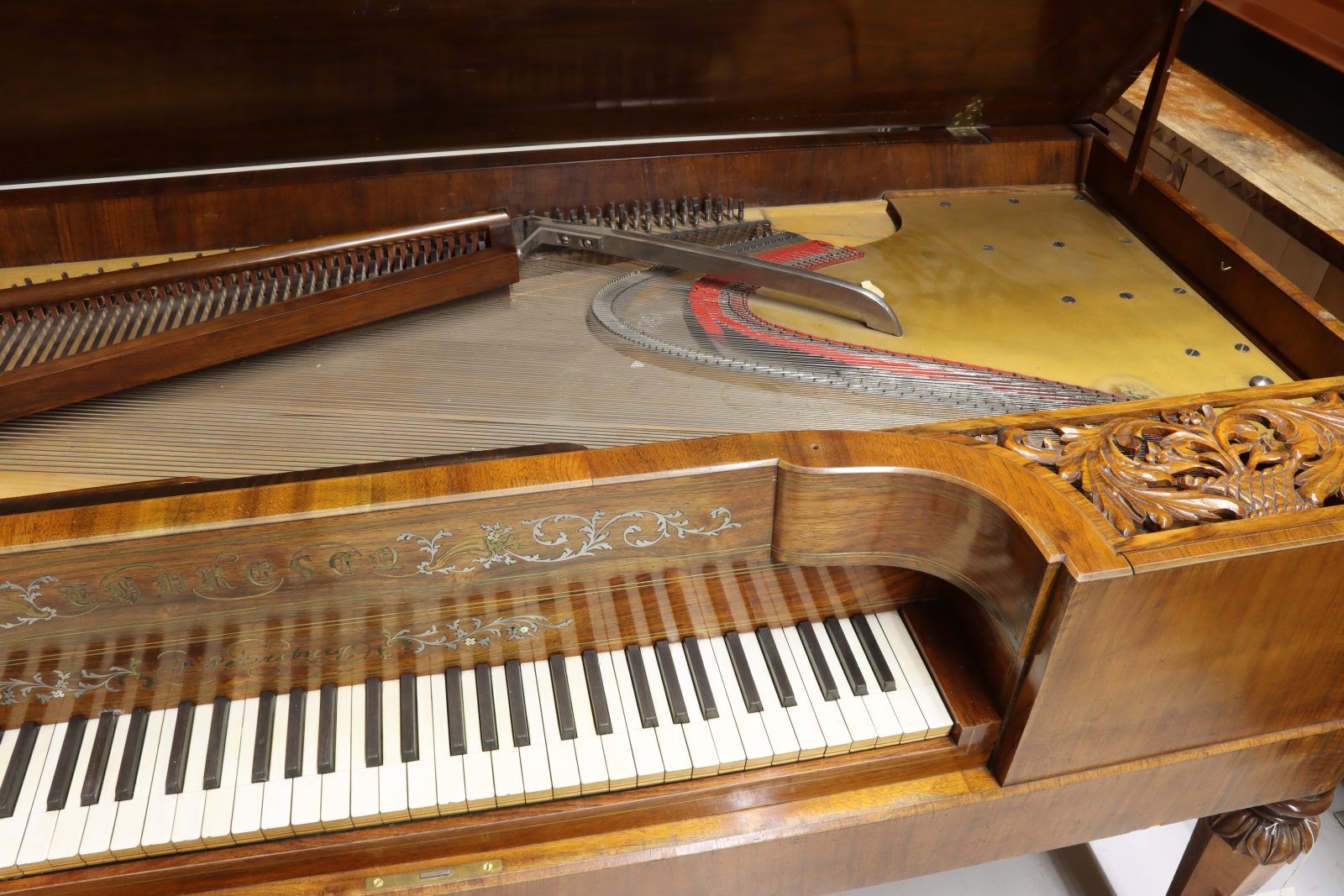 Kuva taffelipianon näppäimistöstä.