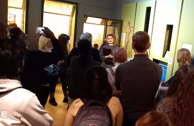 Näyttelyn avajaiset.